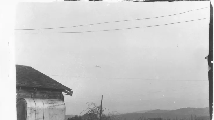 McMinnville UFO photographs